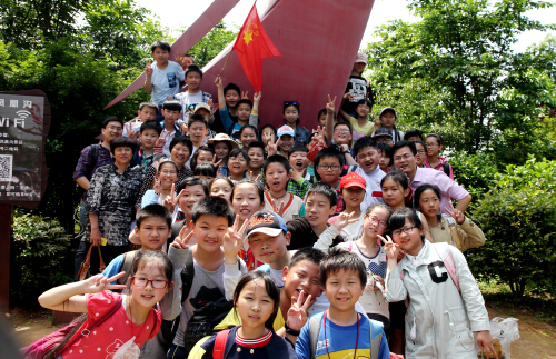 現(xiàn)外象湖校區(qū)組織學(xué)生開展春游活動