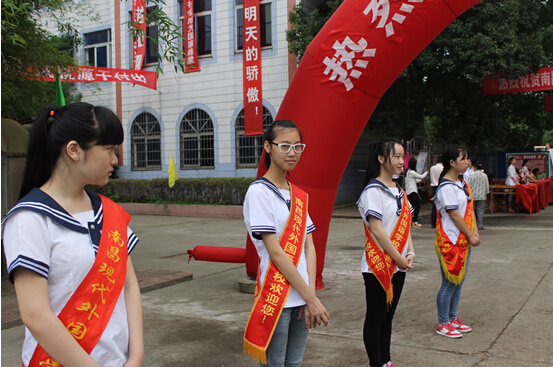 現(xiàn)外舉辦家長(zhǎng)開(kāi)放日 實(shí)現(xiàn)家校零距離互動(dòng)